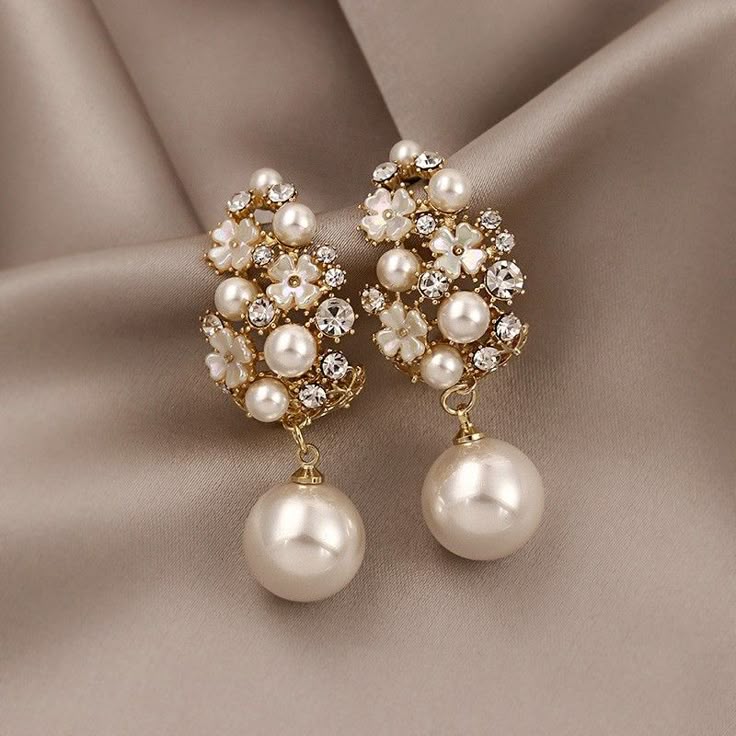 Boucles d'oreilles vintage avec strass et perle d'eau douce pendante