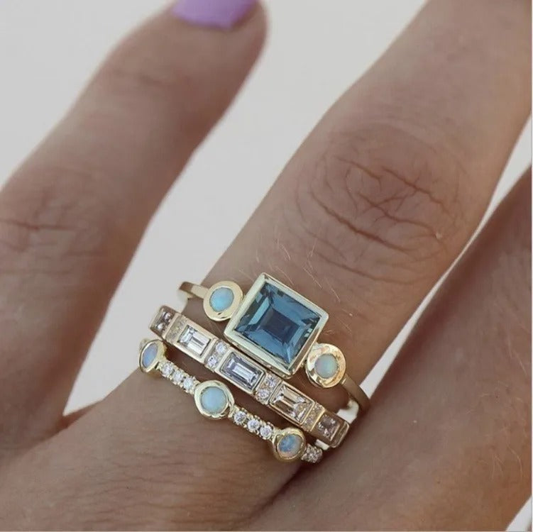 Bague vintage élégante plaquée or 18K avec zircone carrée